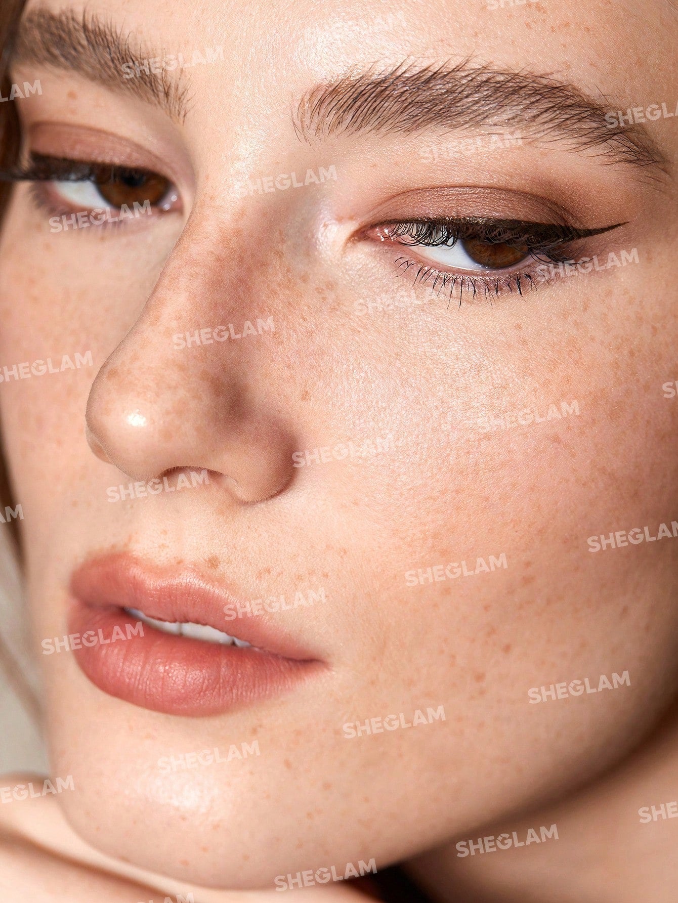 Delineador liquido para cejas Sheglam