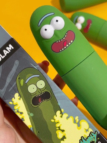 Sheglam Rick and Morty X Pickle Rick Setting Spray - Pepino Fijador de Maquillaje